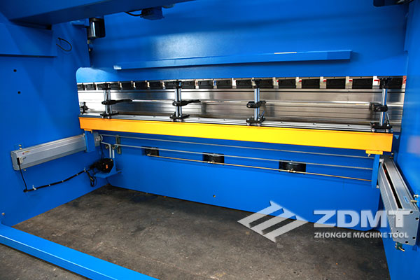 中德机床联袂意大利ESA胜利研制新型电液同步数控折弯机5 中德机床联袂意大利ESA胜利研制新型电液同步数控折弯机5